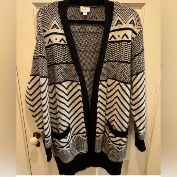 LuLaRoe Sweaters - LuLaRoe  black and White Patterned Open-Front Women's Sweater Cardigan